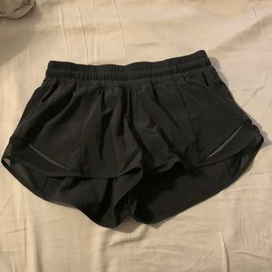 Lululemon Hotty hot shorts black size 6